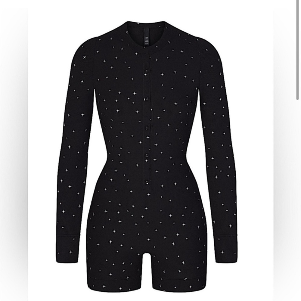 SKIMS Black Starry Long Sleeve Pajama Romper - Picture 2 of 8